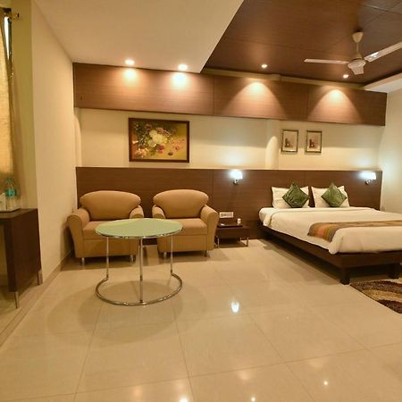 Dibrugarh Club House Hotel Exterior foto