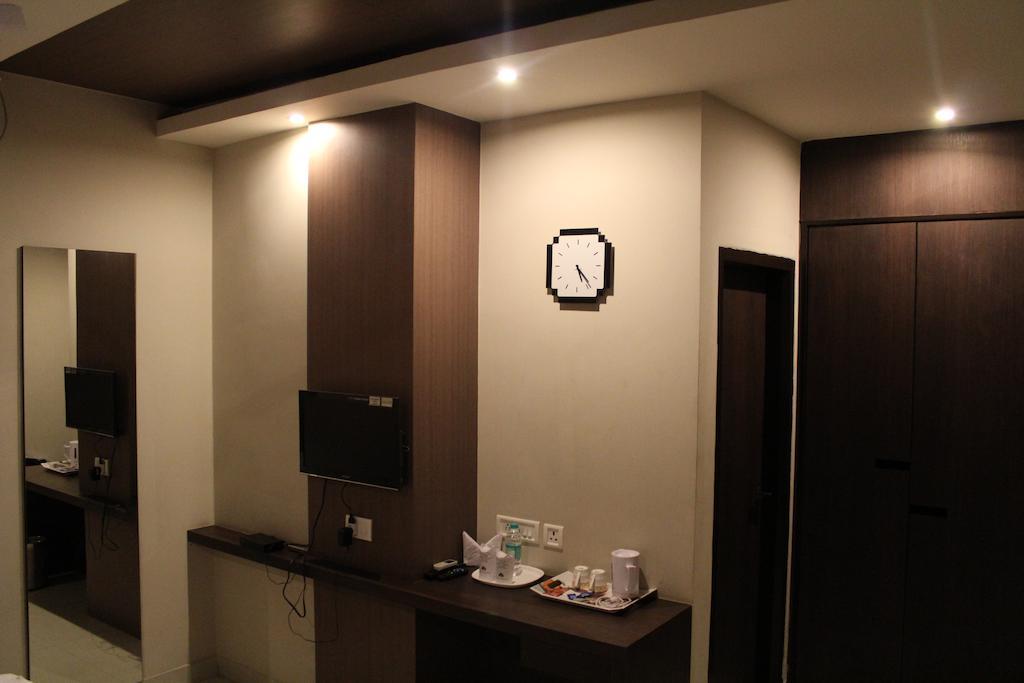 Dibrugarh Club House Hotel Exterior foto