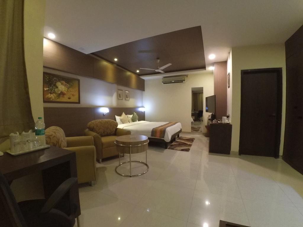 Dibrugarh Club House Hotel Exterior foto