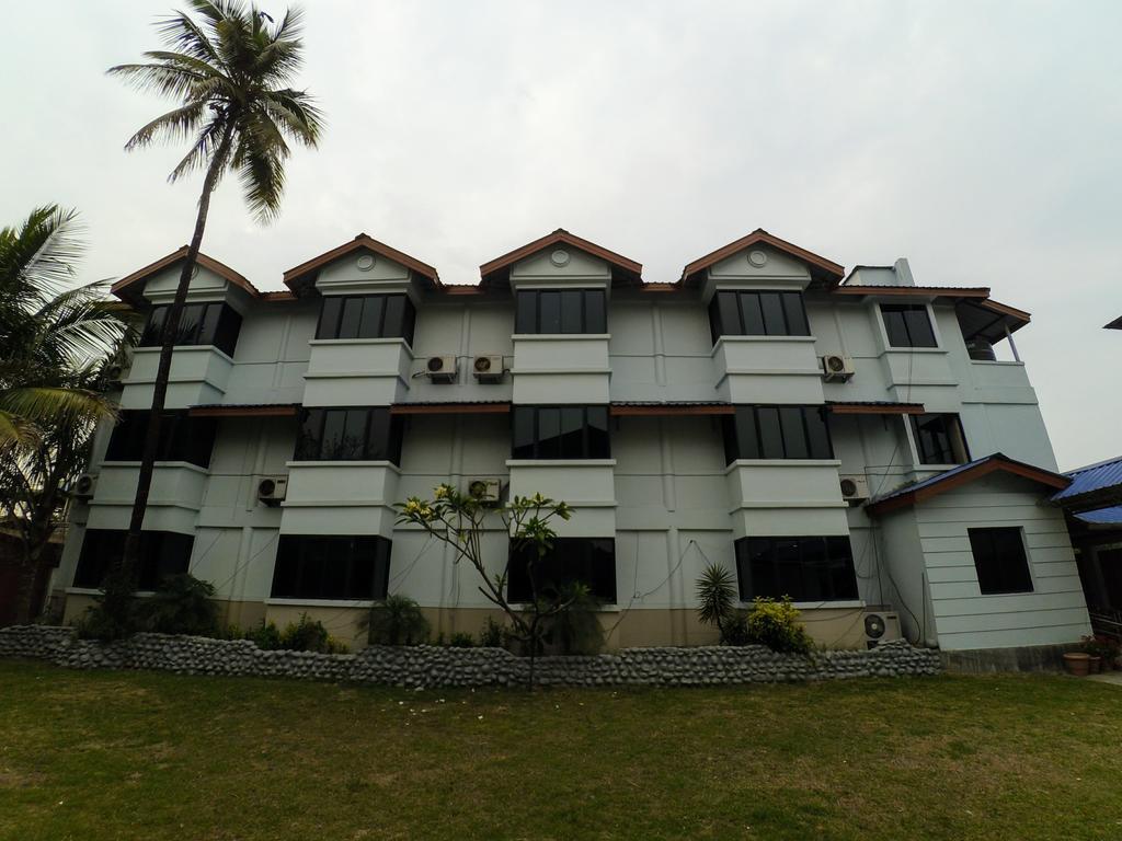 Dibrugarh Club House Hotel Exterior foto