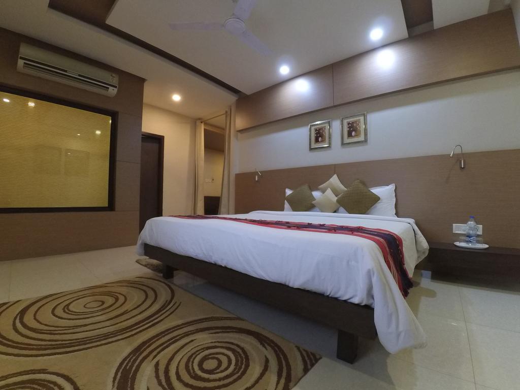 Dibrugarh Club House Hotel Exterior foto