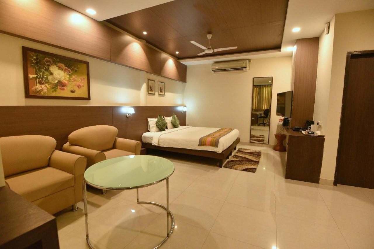 Dibrugarh Club House Hotel Exterior foto