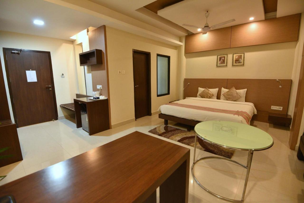 Dibrugarh Club House Hotel Exterior foto
