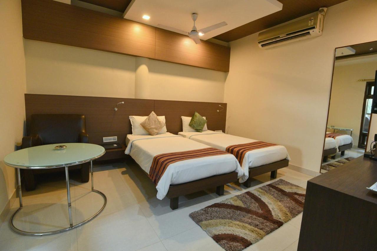 Dibrugarh Club House Hotel Exterior foto