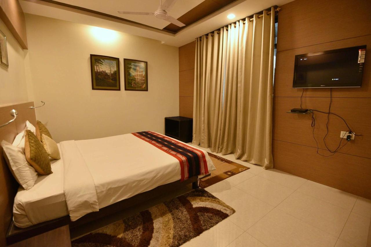 Dibrugarh Club House Hotel Exterior foto