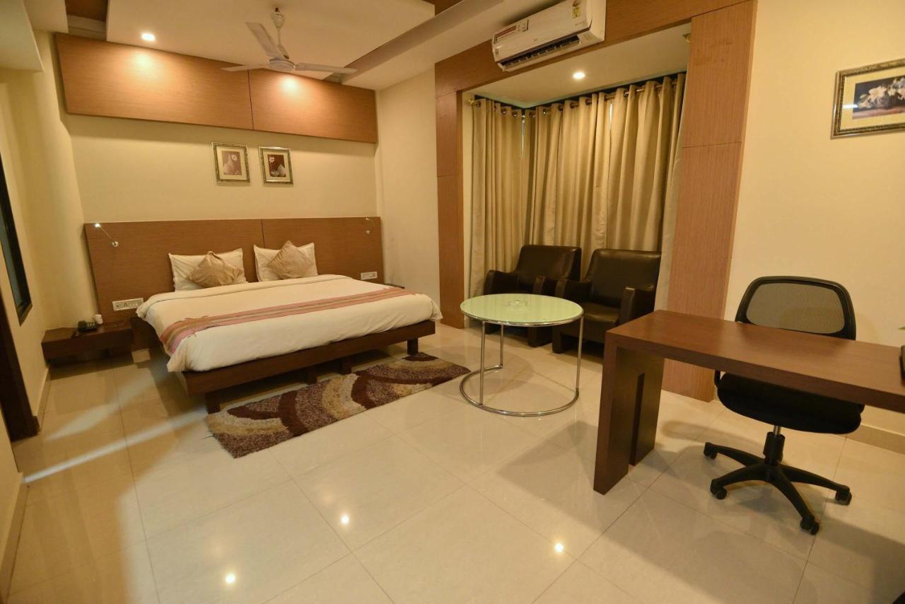 Dibrugarh Club House Hotel Exterior foto